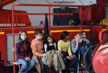 VISITE PAR LES ENFANTS DES ÉCOLES DE LA CASERNE DES POMPIERS